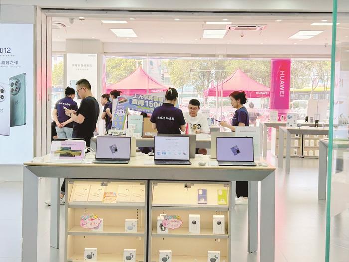 后高考經(jīng)濟(jì)熱潮涌動(dòng) 美發(fā)、學(xué)車、購物，電子產(chǎn)品消費(fèi)成新寵